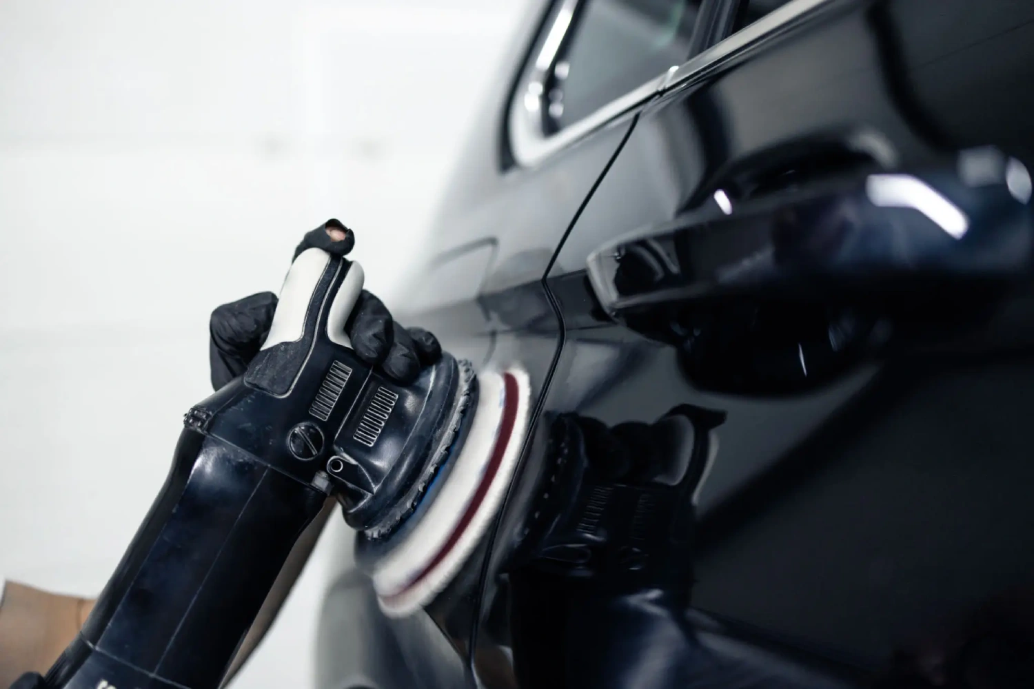 Vehicle detailing with polishing tool